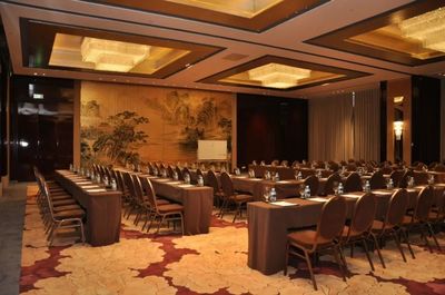 以禮相待，盡顯匠心——朗麗茲酒店禮儀服務(wù)體驗(yàn)記